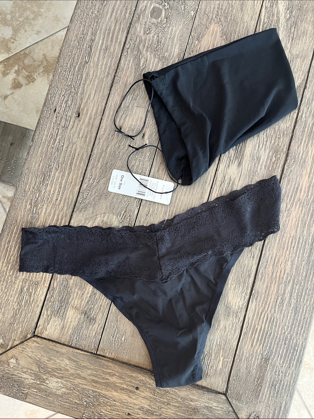 Natori Black Lace-Trim Thong Panty OS